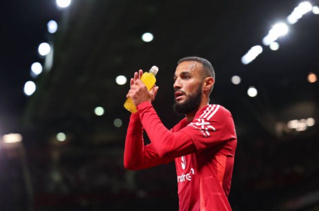 Mazraoui có trận đấu không tệ trước Fulham.